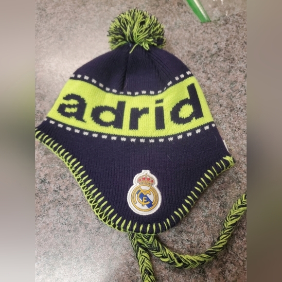 Real‎ Madrid futbol/soccer green/ blue ear flap unisex beanie woven hat - Picture 9 of 10